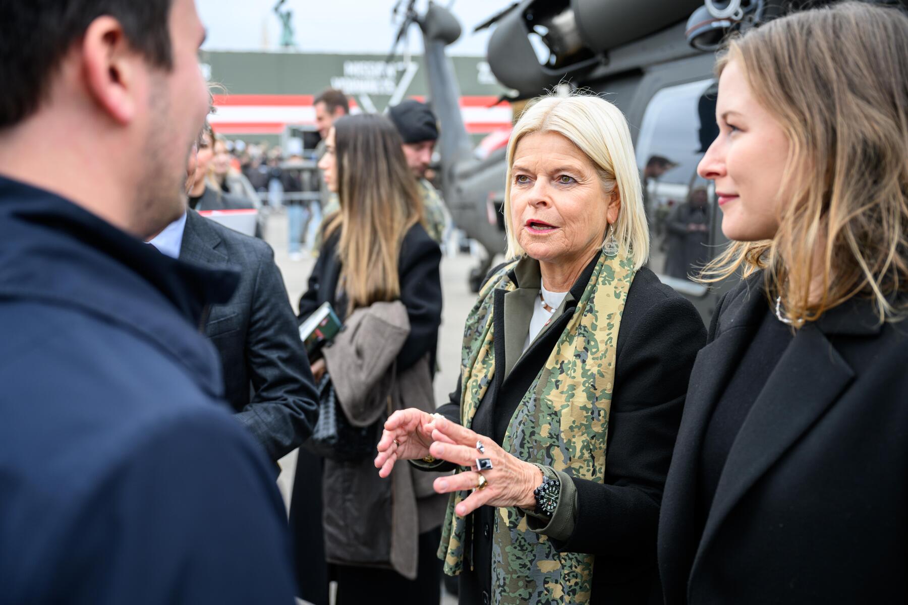 Austria: Ministers Urge Coalition Partners to Implement Military Service Reforms