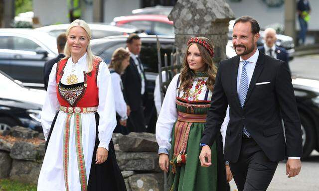 v.l. Kronprinzessin Mette-Marit, Prinzessin Ingrid Alexandra und Kronprinzen Haakon. 