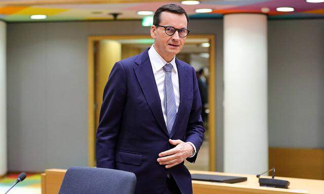 (221215) -- BRUSSELS, Dec. 15, 2022 -- Polish Prime Minister Mateusz Morawiecki attends the European Council meeting in