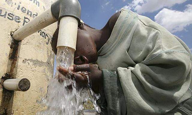 Sauberes Trinkwasser ist Mangelware in Simbabwe.