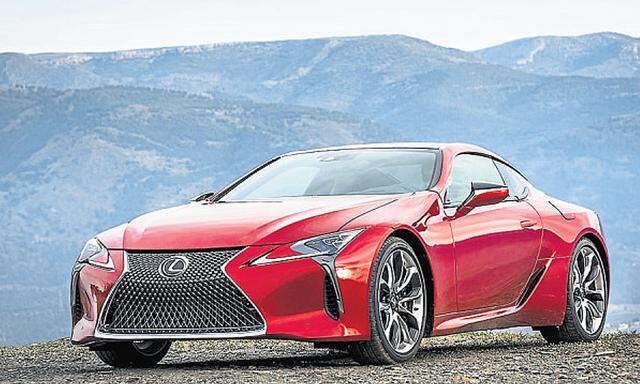 Ziemlich expressive Formensprache: Lexus LC 500 mit kunstvollem Kühlergrill – unter anderem.