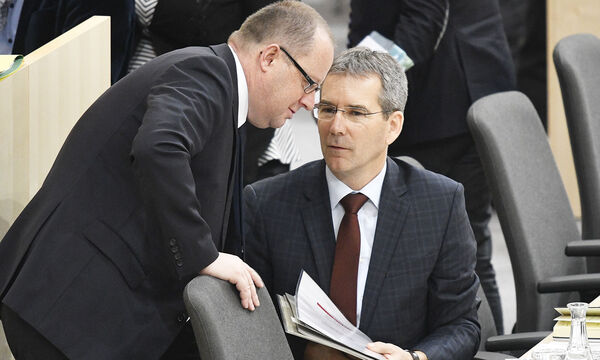 Hubert Fuchs (FPÖ) und Hartwig Löger (ÖVP) haben die Steuerreform verhandelt.