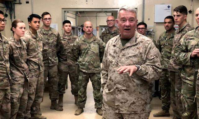 Archivbild aus dem September 2019: General Kenneth McKenzie im Gespräch mit US-Truppen auf der US-Basis Fenty in Jalalabad, Afghanistan.