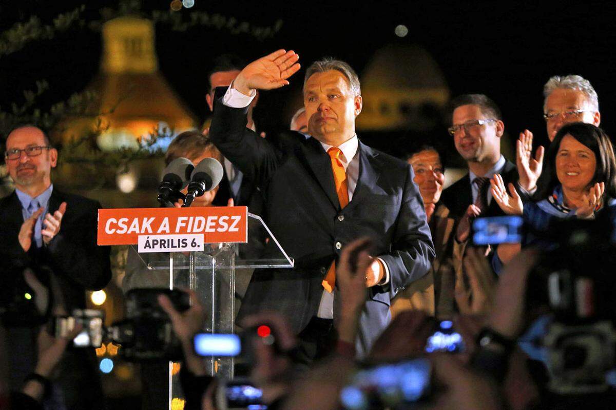 Mit den Worten "Wir haben gesiegt", eröffnete der 50-jährige Orbán am Sonntagabend in Budapest die Wahlparty.