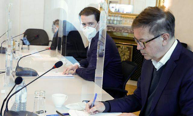 Systemrelevant, aber keine Pause vergönnt: Bundeskanzler Sebastian Kurz (Mitte, ÖVP) und der scheidende Gesundheitsminister Rudolf Anschober (Grüne, rechts).