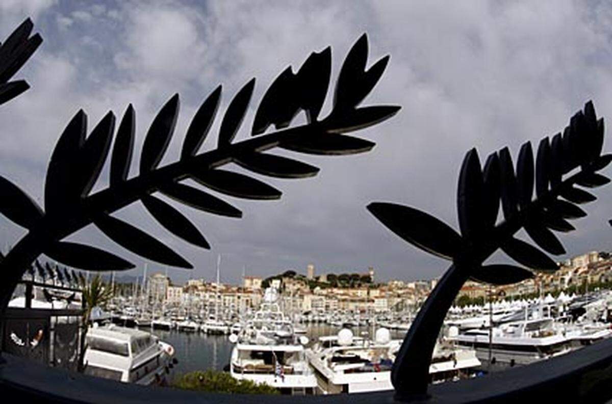 20 Regisseurinnen und Regisseure konkurrierten vom 13. bis 24. Mai im Wettbewerb des 62. Internationalen Filmfestivals in Cannes um die Goldene Palme. An der Croisette fand dafür eine illustre Runde zusammen: im Wettbewerb waren Michael Haneke, Quentin Tarantino, Jane Campion, Ken Loach und Lars von Trier. Durchsetzen konnte sich am Ende der Österreicher Haneke.