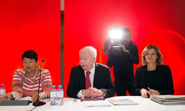 Finanzstadträtin Renate Brauner (l.), Bürgermeister Michael Häupl und Landesparteisekretärin Sybille Straubinger.