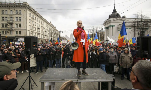 Prorussische Agitation gegen die prowestliche Regierung: Marina Tauber, die Nummer zwei der Partei des Oligarchen Ilan Schor, bei einer Kundgebung in Chi?in?u (Republik Moldau).