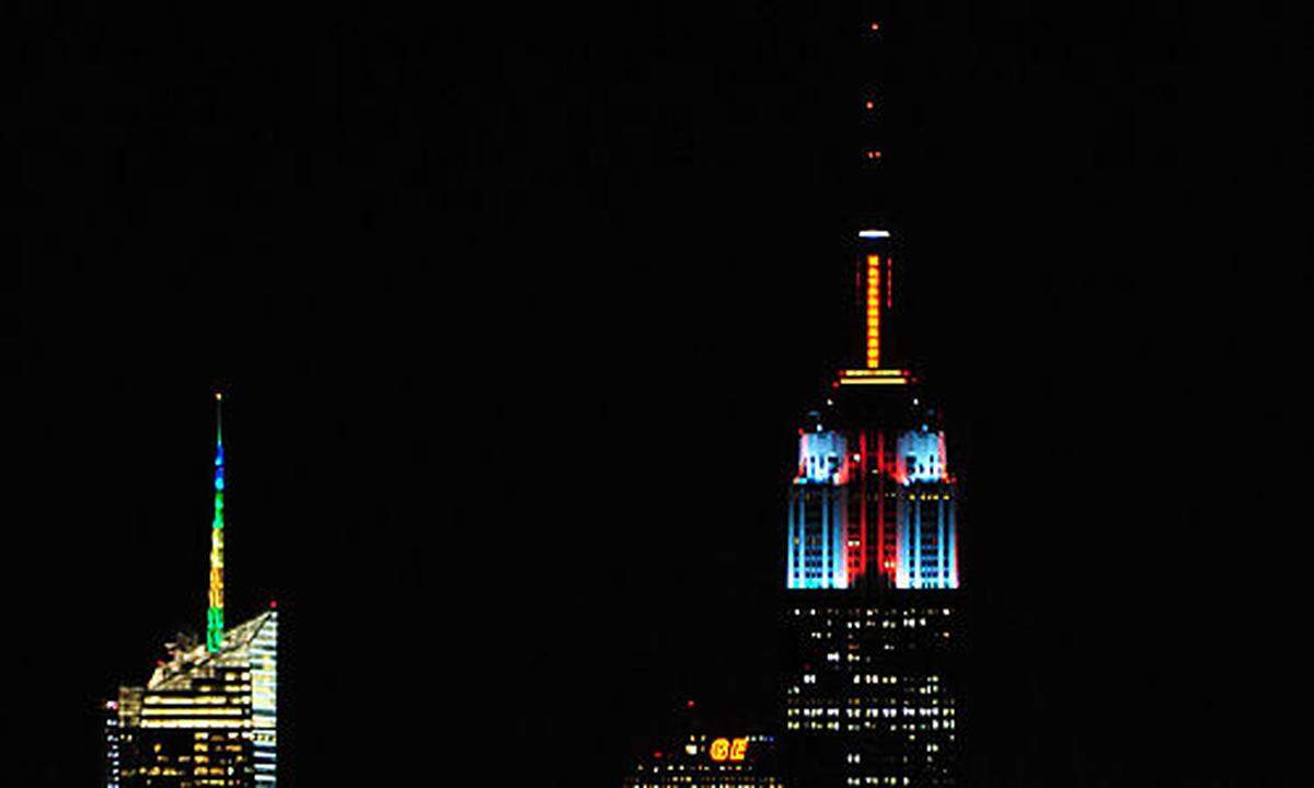 Montag Abend fand auf dem 381 Meter hohen Empire State Building in New York - dem berühmtesten Bürogebäude der Welt - eine LED-Lichtshow statt.
