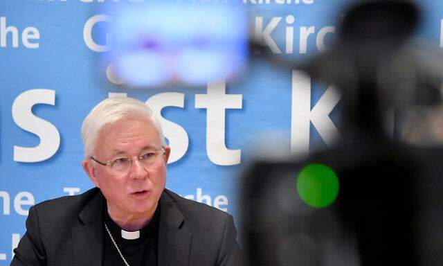  Erzbischof Franz Lackner stellte sich den Fragen der Medien