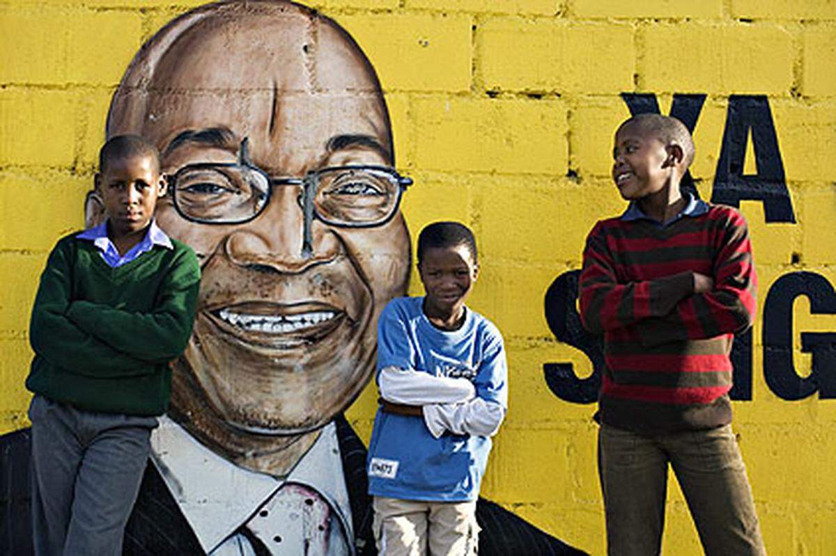 Die einzige Straße der Welt, in der gleich zwei Friedensnobelpreisträger wohnen, liegt in Soweto. Sowohl Nelson Mandela als auch Erzbischoff Desmond Tutu besitzen Häuser in der Vilakazi Street in Soweto.