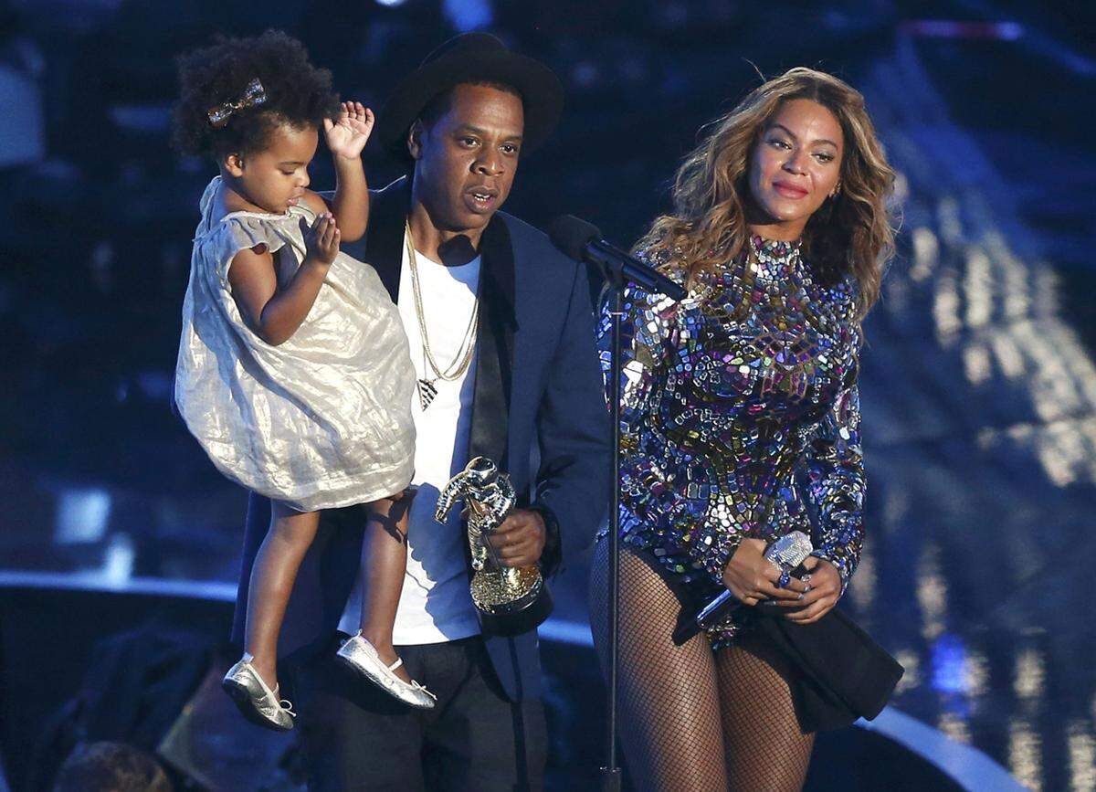 Sängerin Beyonce  stahl nicht nur in ihren Outfits alle die Show, sie wurde ganze vier Mal ausgezeichnet. Ein Highlight der Veranstaltung war auch Töchterchen Blue Ivy, die mit Rapper Jay Z  auf die Bühne kam.