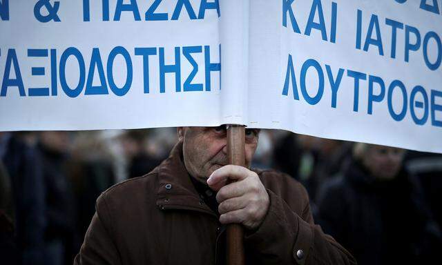 Demonstrationen gegen Sparmaßnahmen – hier bei Pensionen – stehen in Athen nach wie vor an der Tagesordnung.