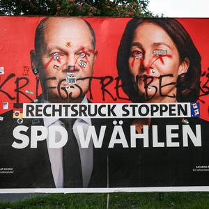 Zuletzt blieb es in Deutschland nicht beim Beschmieren von Plakaten.