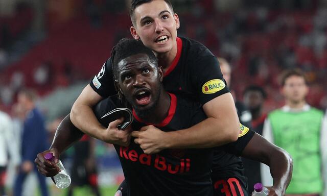 Oscar Gloukh (o.) und Oumar Solet führten eine Salzburger Youngster-Truppe zum Sieg.