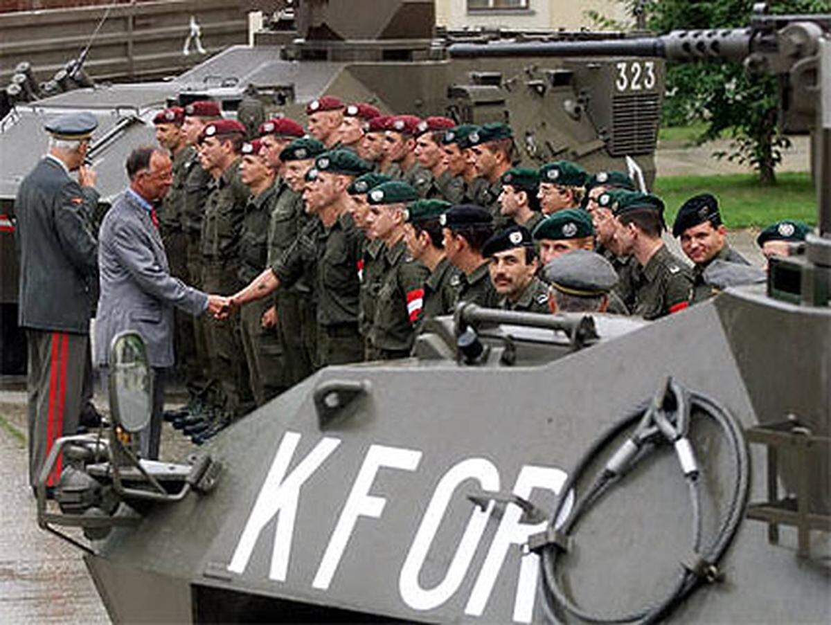 Am stärksten vertreten ist das Bundesheer derzeit im Kosovo, wo das österreichische Kontingent inklusive Verstärkungsbataillon mehr als 350 Soldaten umfasst. Österreich ist damit in der NATO-geführten KFOR-Mission zur Unterstützung des Wiederaufbaus der Region stärkster Truppensteller außerhalb des nordatlantischen Bündnisses.