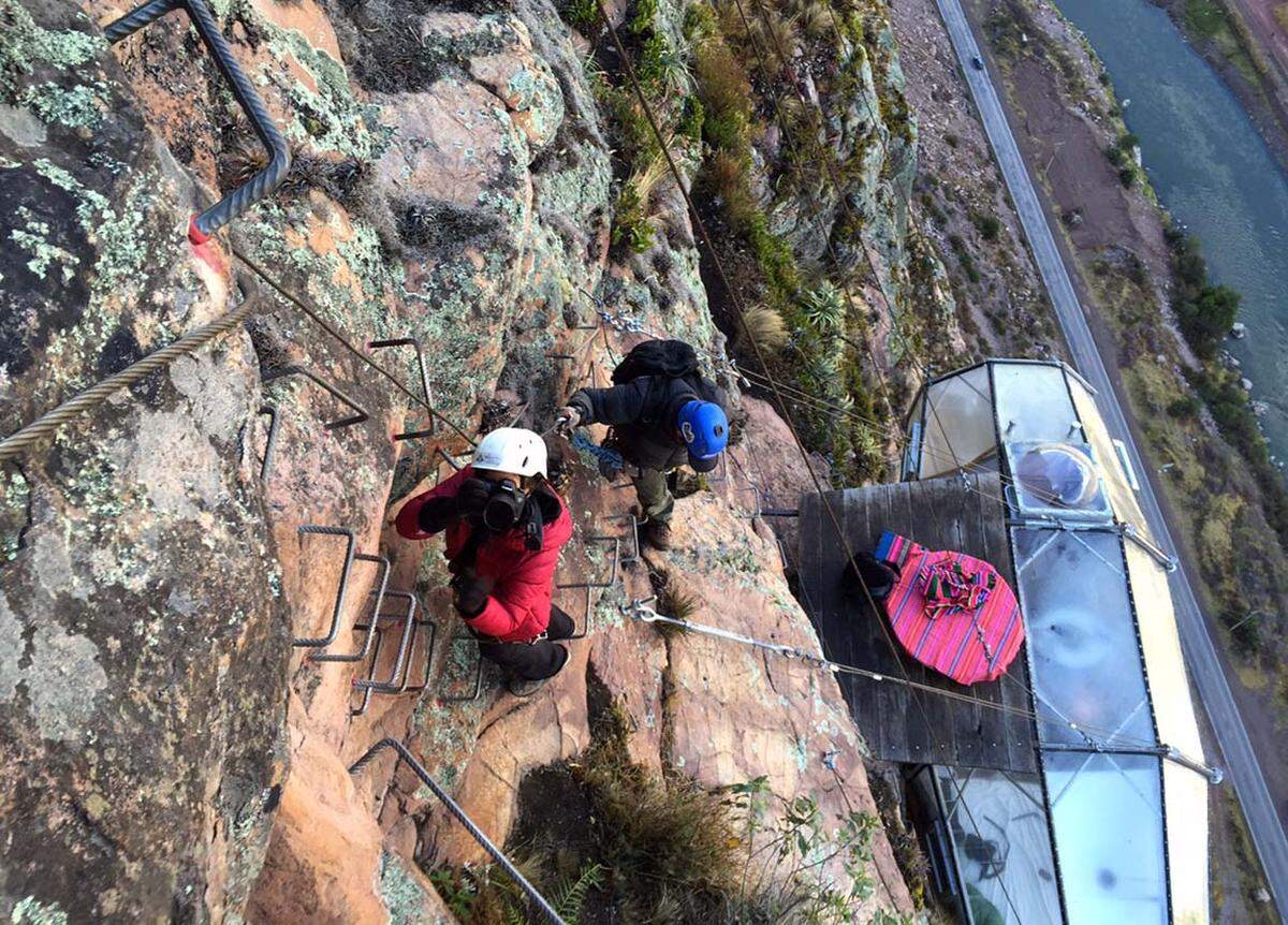 Von dem Abenteuer im Berg müssen natürlich viele Fotos geschossen werden.