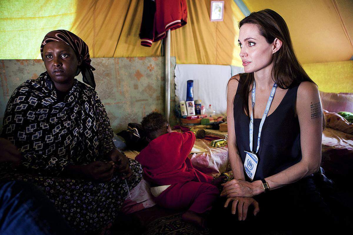 Im April 2011 besuchte sie ein Flüchtlingslager in Somali.