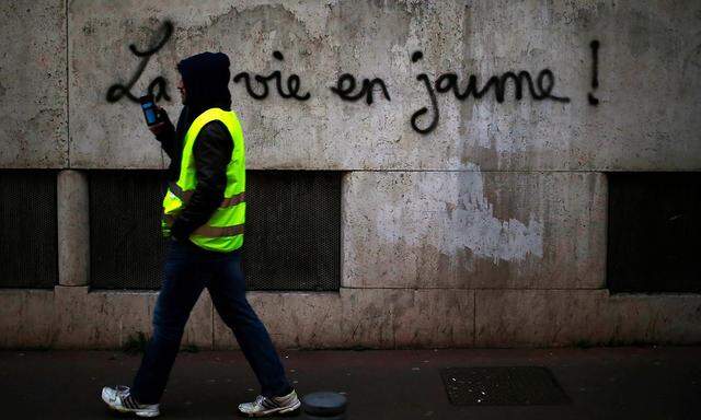 In Frankreich ist "Das Leben in Gelb" eine große Protestbewegung von Geringverdienern, die durch gewalttätige Ausschreitungen immer mehr in Verruf gerät.