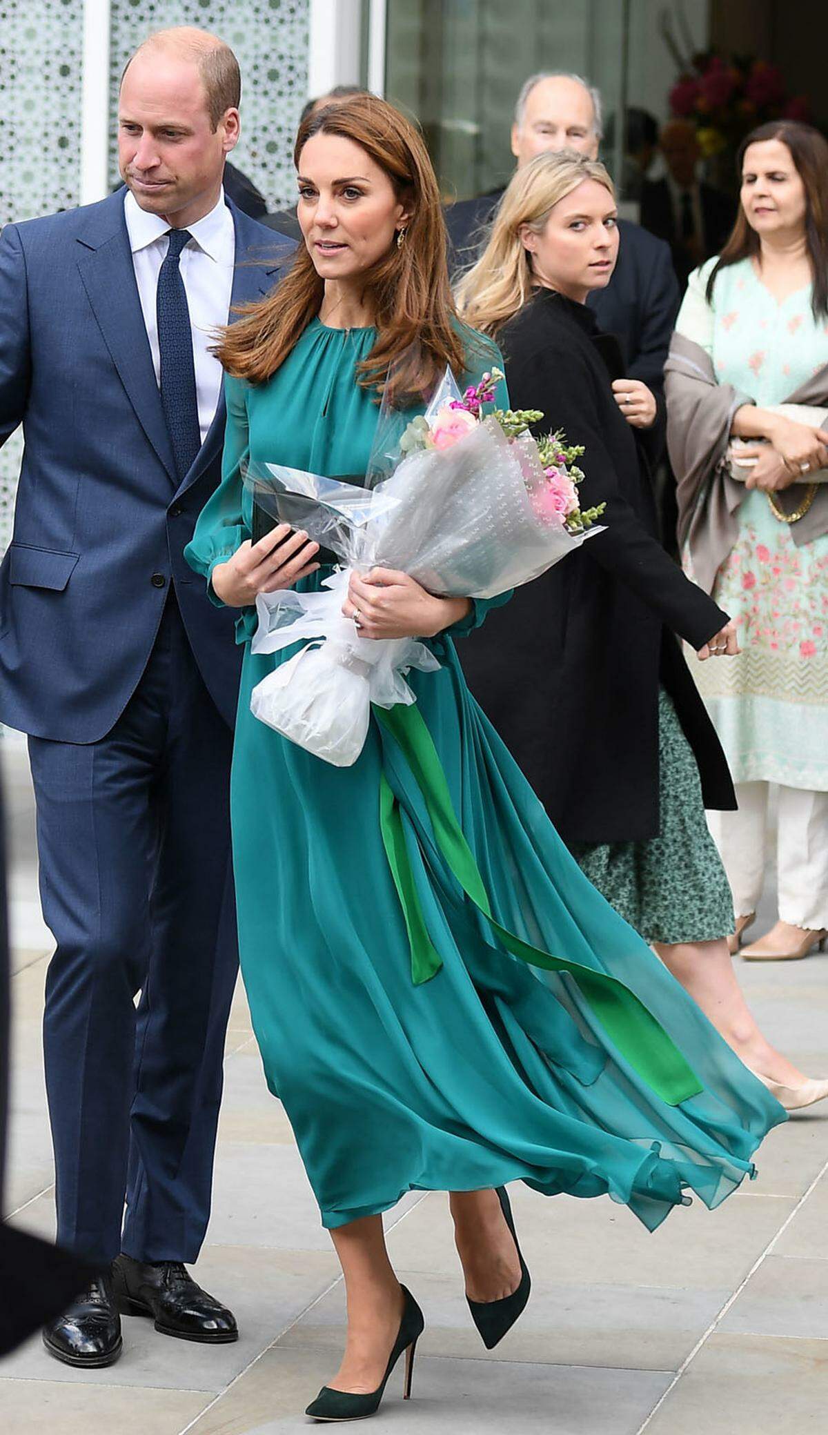 Ein neues Kleid führte Herzogin Catherine Anfang Oktober bei einer privaten Tour durch das neue Aga Khan Centre in London aus.