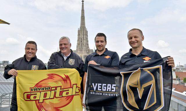 Einzigartige Kulisse für ein großartiges Projekt: Misha Donskov und Mike Kelly (Las Vegas) sowie Christian Dolezal und Franz Kalla (Capitals, v. l.) zeigen Flagge. 