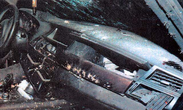 Der Innenraum des BMW nach dem Anschlag