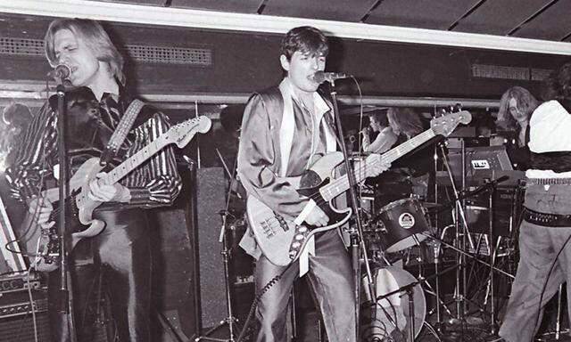 Mit der Band Drahdiwaberl als Bassist 1981 im U4: Es sollte noch ein Jahr bis zur Solokarriere dauern.
