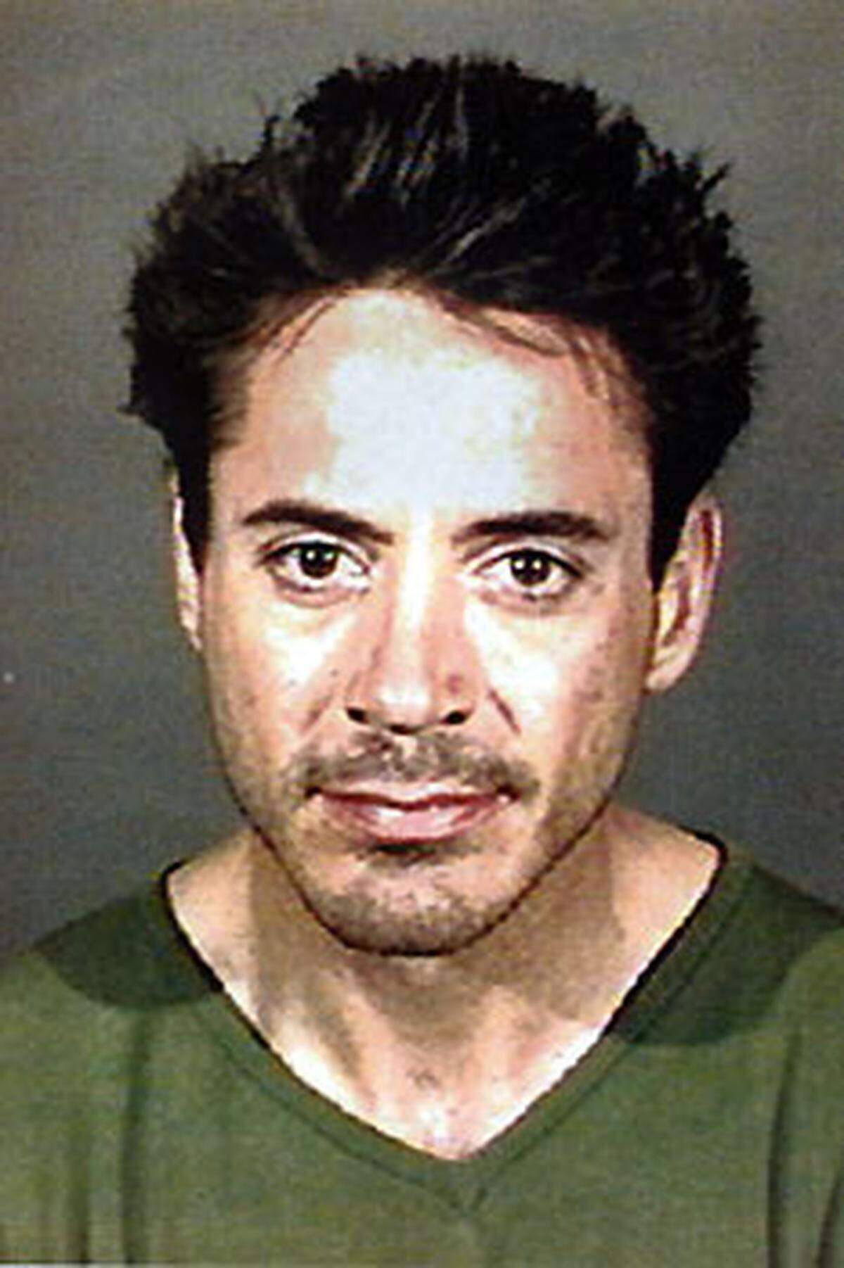 Im Gegensatz zu Lohan, Barton und dem Rest der Party-Truppe übernimmt Robert Downey Jr. wohl die Rolle des Schirmherren. Downey war bereits in den 90ern inhaftiert. Grund war sein Drogenkonsum, nach etlichen Entzugstherapien ist er spätestens seit 2003 wieder als Schauspieler im Rennen.