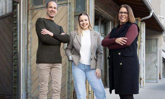 Elke und Roland Salzmann mit Tochter Anika gründeten die Plattform „Manotimi“. 