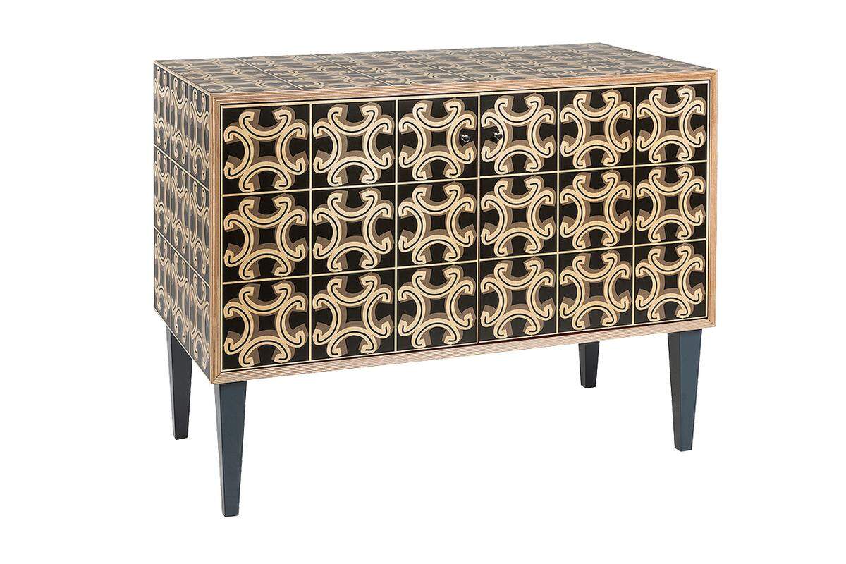 Die musterhaften Sideboards „Tinello“ wurden von Marcello Panza entworfen, inspiriert von italienischen Vorlagen.