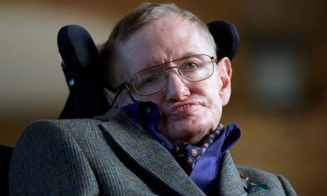 So lang wie Stephen Hawking, der mit 21 Jahren erkrankte und mit 75 starb, konnte sonst niemand mit ALS leben. Halfen ihm Bakterien? 