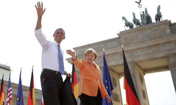 In ihrer Akribie, Detailgenauigkeit und Berechenbarkeit ähnelten sich Merkel und Obama. Sie wurden - zumindest nach seinen Worten - Freunde. Merkel hält sich mit Gefühlsbekundungen aber stets bedeckt. Obama bezeichnete die Kanzlerin als seine wichtigste außenpolitische Partnerin und Garantin für Europa und die Welt, sie blieb sparsam mit Lob. In der gemeinsamen Zeit war die NSA-Abhöraffäre eine schwere Belastung des deutsch-amerikanischen Verhältnisses. Am 19. Juni 2013 holte Obama als amtierender US-Präsident schließlich auch seine Rede vor dem Brandenburger Tor nach.