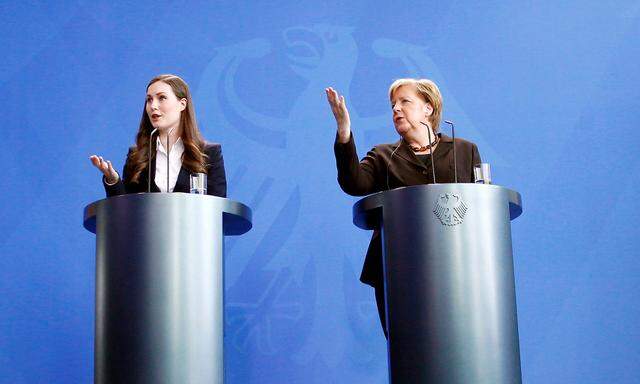 Angela Merkel (re.) bekam in Berlin besuch von der finnischen Ministerpräsidentin Sanna Marin (li.).