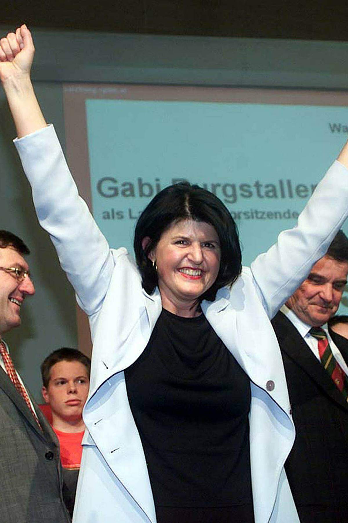 Am 31. März 2001 wurde Gabi Burgstaller mit 98 Prozent Zustimmung zur Landesparteivorsitzenden der Salzburger SPÖ gewählt. Damit war sie die erste Frau an der Spitze einer sozialdemokratischen Landesorganisation in Österreich.