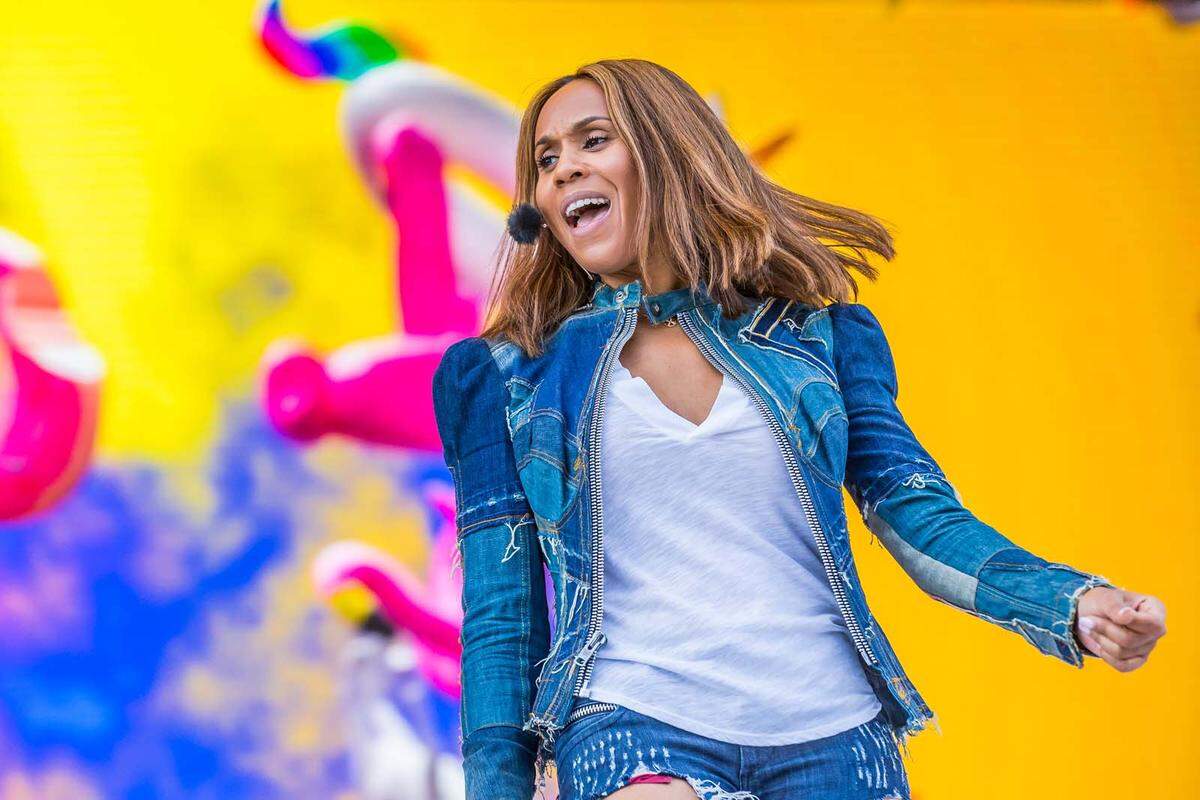 Auch die kanadische Sängerin Deborah Cox wird am Abend auf der Bühen vor dem Rathausplatz stehen.