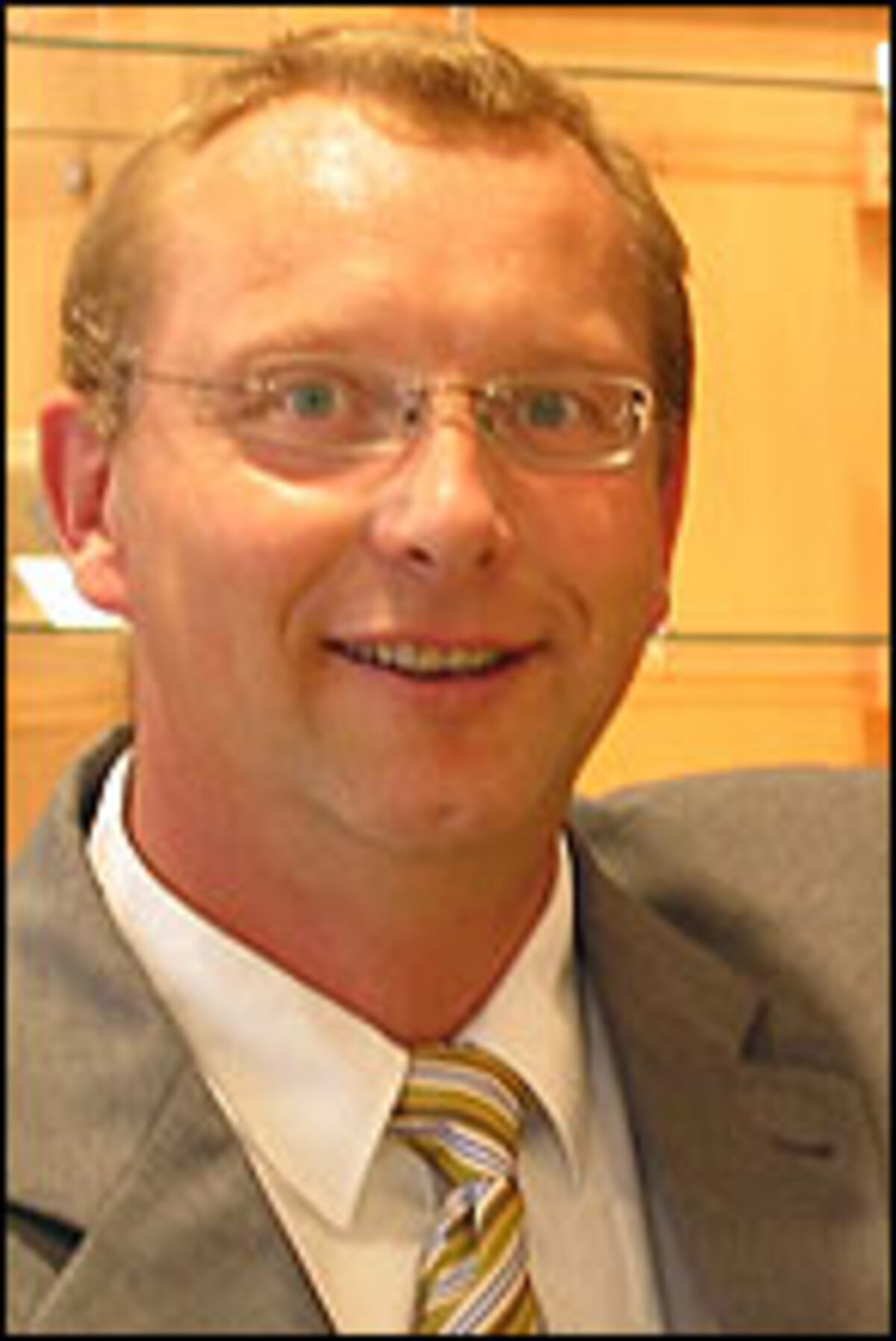 Neuer Leiter des Dorotheum Linz wird Walter Sonnberger.Walter Sonnberger leitet derzeit die Filiale Salzburg und wird in Zukunft beide Dorotheum-Niederlassungen - Salzburg und Linz - betreuen. Herr Sonnberger hat zuletzt vom Dorotheum Salzburg aus die Sparte Oldtimer österreichweit etabliert.