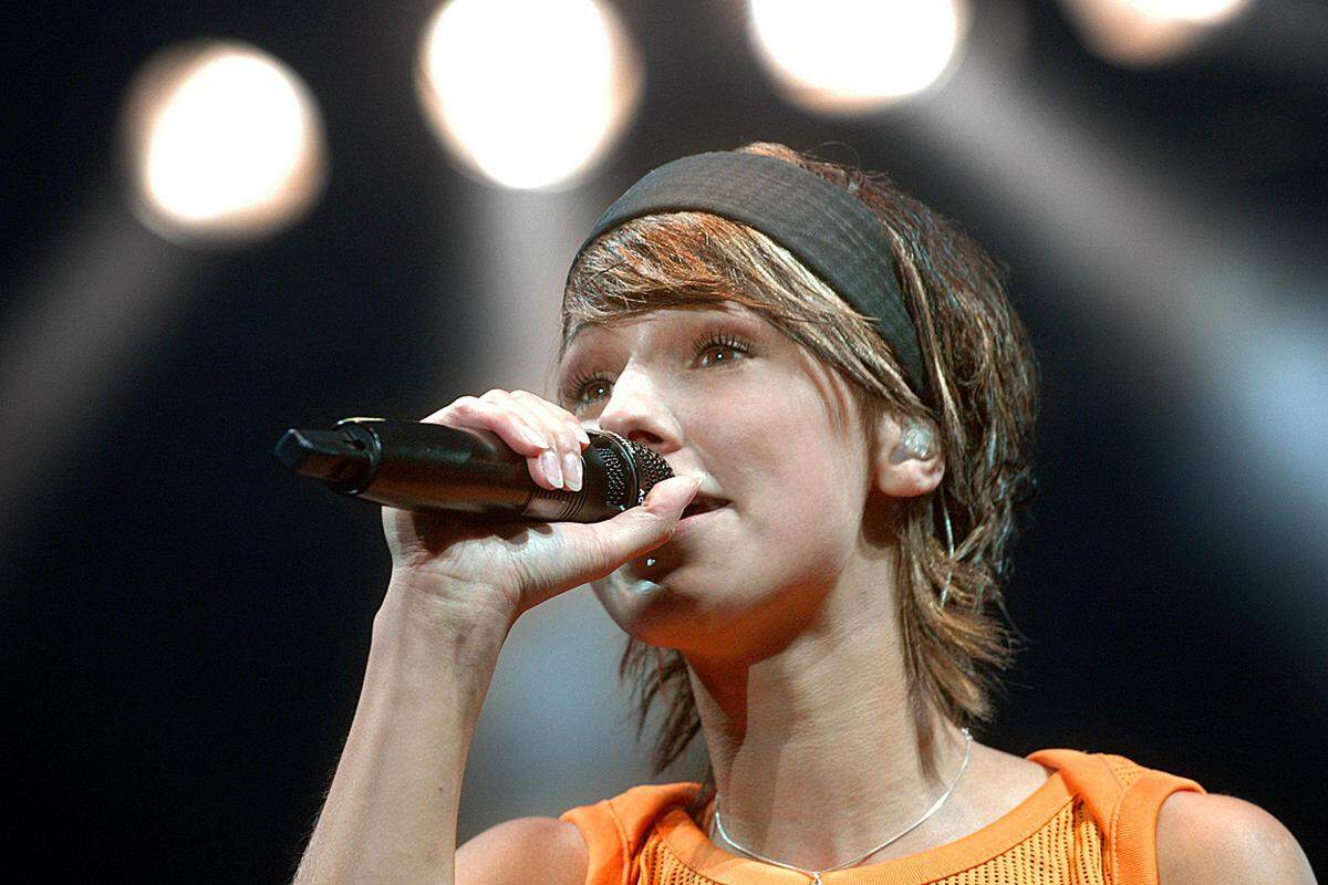 Bei der ORF-Castingshow "Starmania" belegte sie 2003 Platz zwei, doch ihrer Karriere hob ungleich stärker ab als die von Sieger Michael Tschuggnall. 2006 sang Christina Stürmer auf der Ö3-Bühne vor rund 180.000 Zuschauern.
