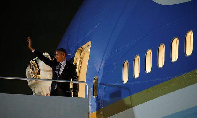 Obama vor der Air Force One.
