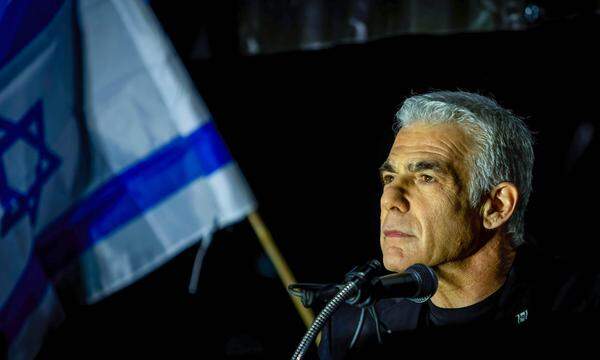 In der Stunde der Not kam ein Versöhnungsangebot der Oppositionsführer Yair Lapid (im Bild) und Benny Gantz an die Adresse Netanjahus. Letzterer tut nun gut daran, dieses anzunehmen.
