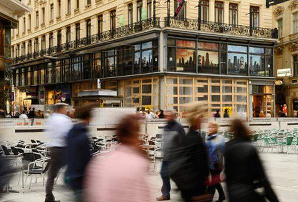 Nespresso zieht es nach Westösterreich: Nachdem im August der Grazer Standort auf doppelter Fläche wieder eröffnete, soll noch im Winter 2011/2012 die insgesamt achte Boutique in Innsbruck folgen. Die Verträge für die neue Boutique sind bereits unterzeichnet; die Wahl des Standortes fiel auf Erlerstraße - Ecke Meraner Straße, eine Immobilie der Signa Holding von René Benko.