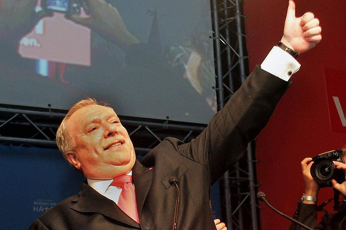Bei der Gemeinderatswahl kann Häupl mit der SPÖ noch einmal auf 49 Prozent zulegen. Unter anderem auch dadurch, weil die FPÖ durch die BZÖ-Abspaltung intern geschwächt war.Bild: Häupl bei der Wahlfeier am Abend des 23. Oktober 2005