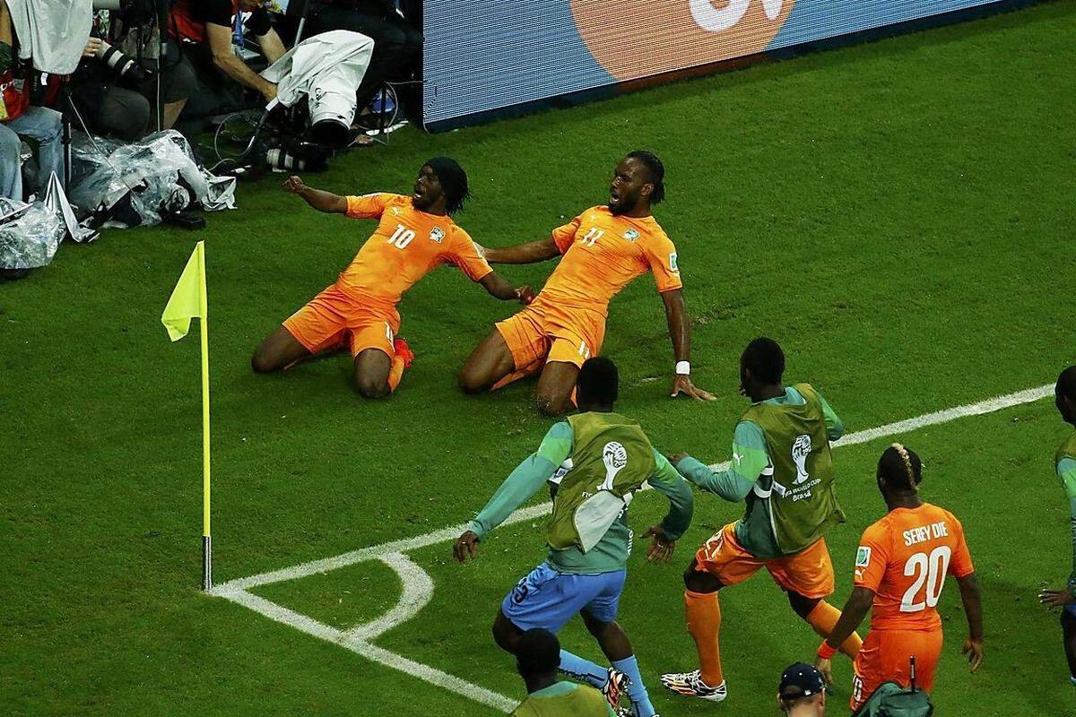 Die Elfenbeinküste besiegt zum Auftakt Japan 2:1. Ein Doppelschlag von Wilfried Bony (64.) und Gervinho (66.) (Bild) nach der Pause bringen den "Elefanten" den verdienten Sieg.