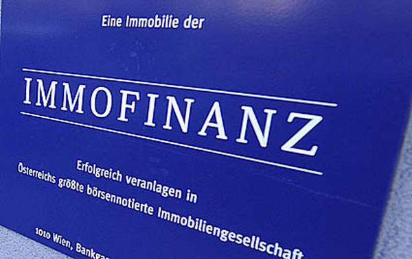 Im Jahr 2004 gibt Finanzminister Grasser den Verkauf der Wohnbaugesellschaft Buwog in Auftrag. Er vertritt dabei in seiner Funktion die Republik. Es kommt zu einem Duell mehrerer Bieter, die Buwog geht letztlich an die Immobilienfirma Immofinanz.Im Folgenden ein Überblick über die - zumeist freundschaftlich miteinander verbundenen - handelnden Personen.