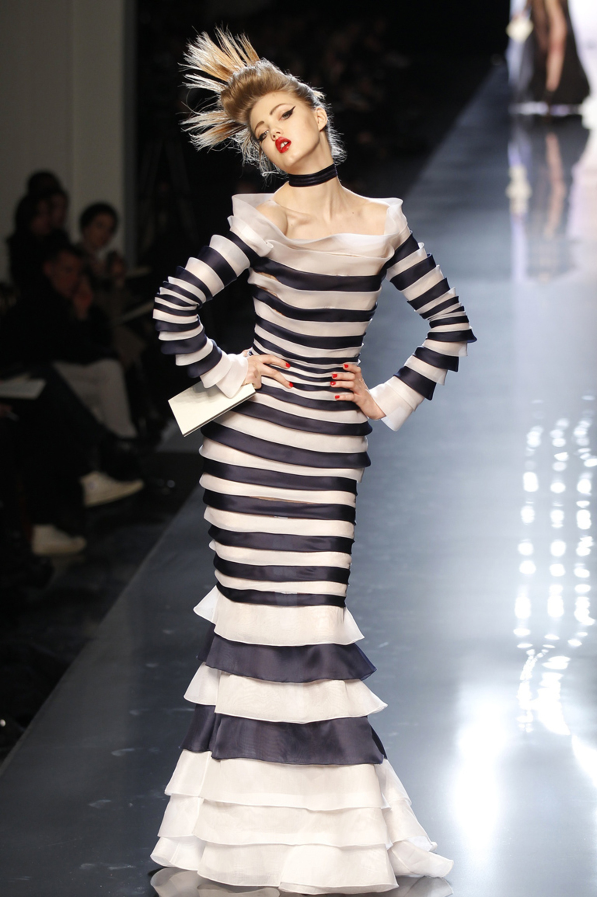 Für Jean Paul Gaultier ist "Punk not dead". Das möchte er zumindest mit seiner Haute Couture demonstrieren.