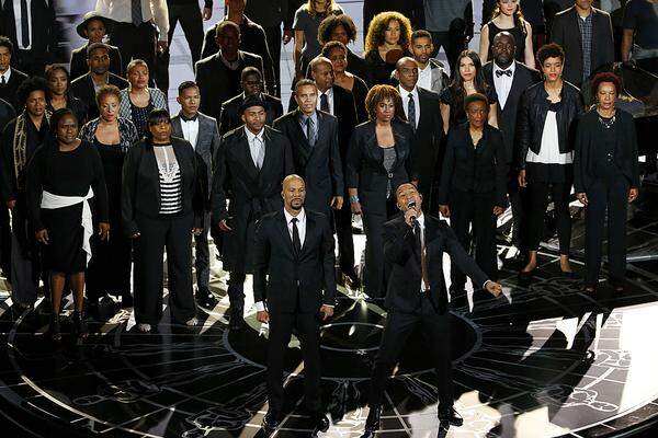 Zu Tränen gerührt waren einige Hollywoodstars bei der Musikeinlage "Glory" aus dem Film "Selma", der von Martin Luther Kings Marsch von Selma nach Montgomery, Alabama, handelt.