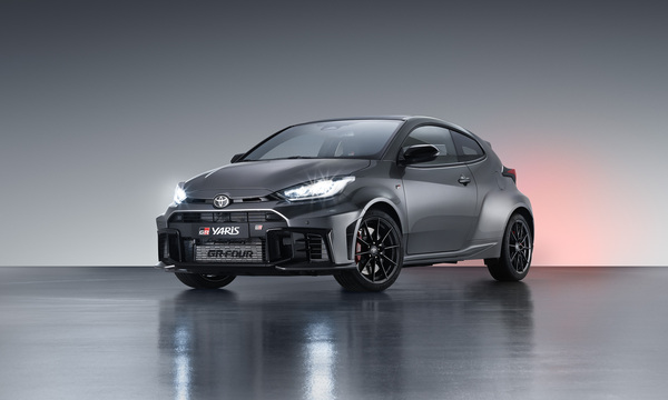 Sieht auf den ersten Blick harmlos aus, wie ein braver Yaris Hybrid. Dem überraschenden Erfolg des ersten GR Yaris lässt Toyota nun die zweite Generation folgen. 