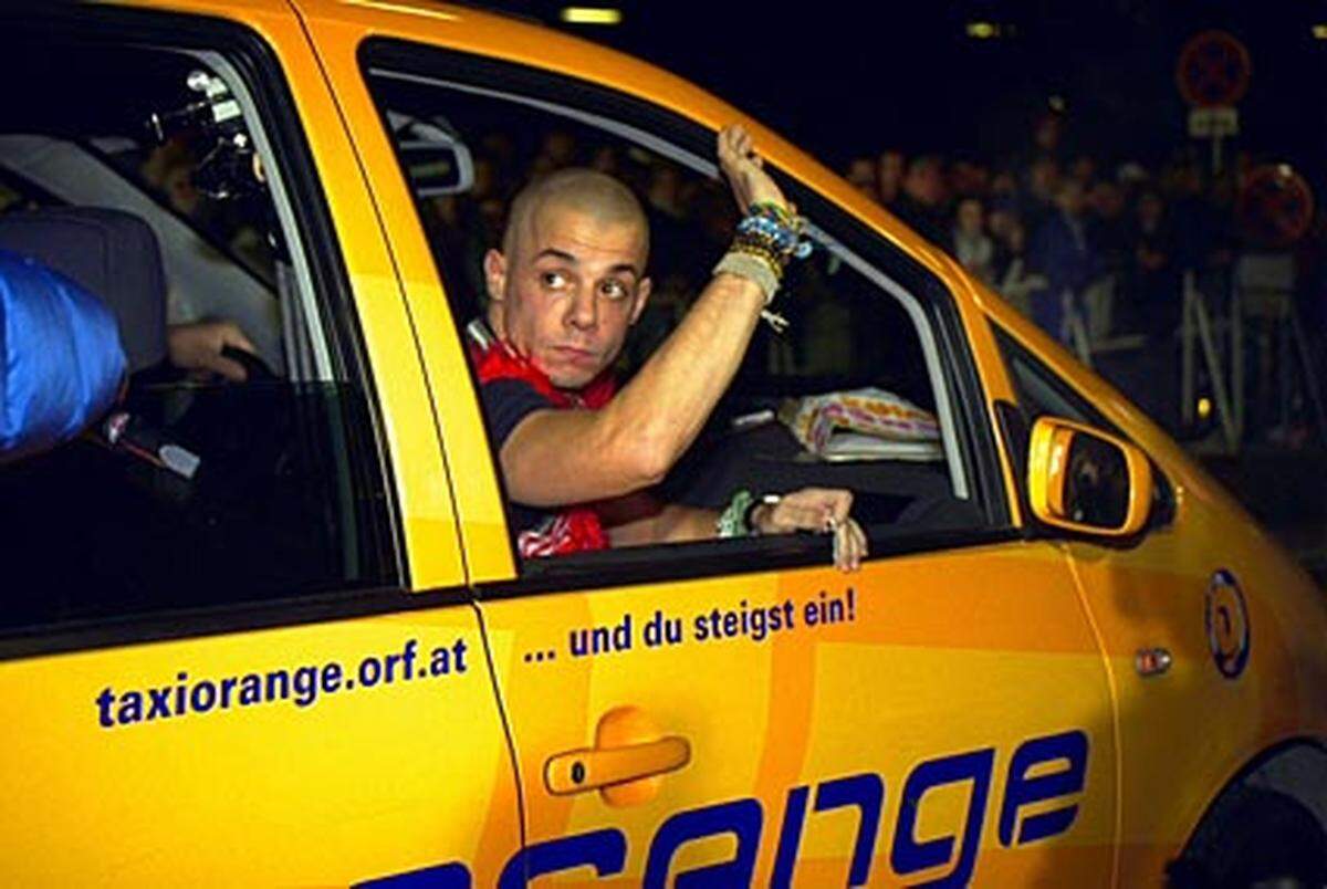 Eine Lightversion von "Big Brother": "Taxi Orange" war ab 2000 die ORF-Version des Reality-TV-Booms. Eingesperrt wurden die Kandidaten nicht: Sie mussten sich mit Taxi-Fahren ihr Geld verdienen. Drei Staffeln des Formats wurden ausgestrahlt, Max Schmiedl verhalf es zu bleibender Bekanntheit.
