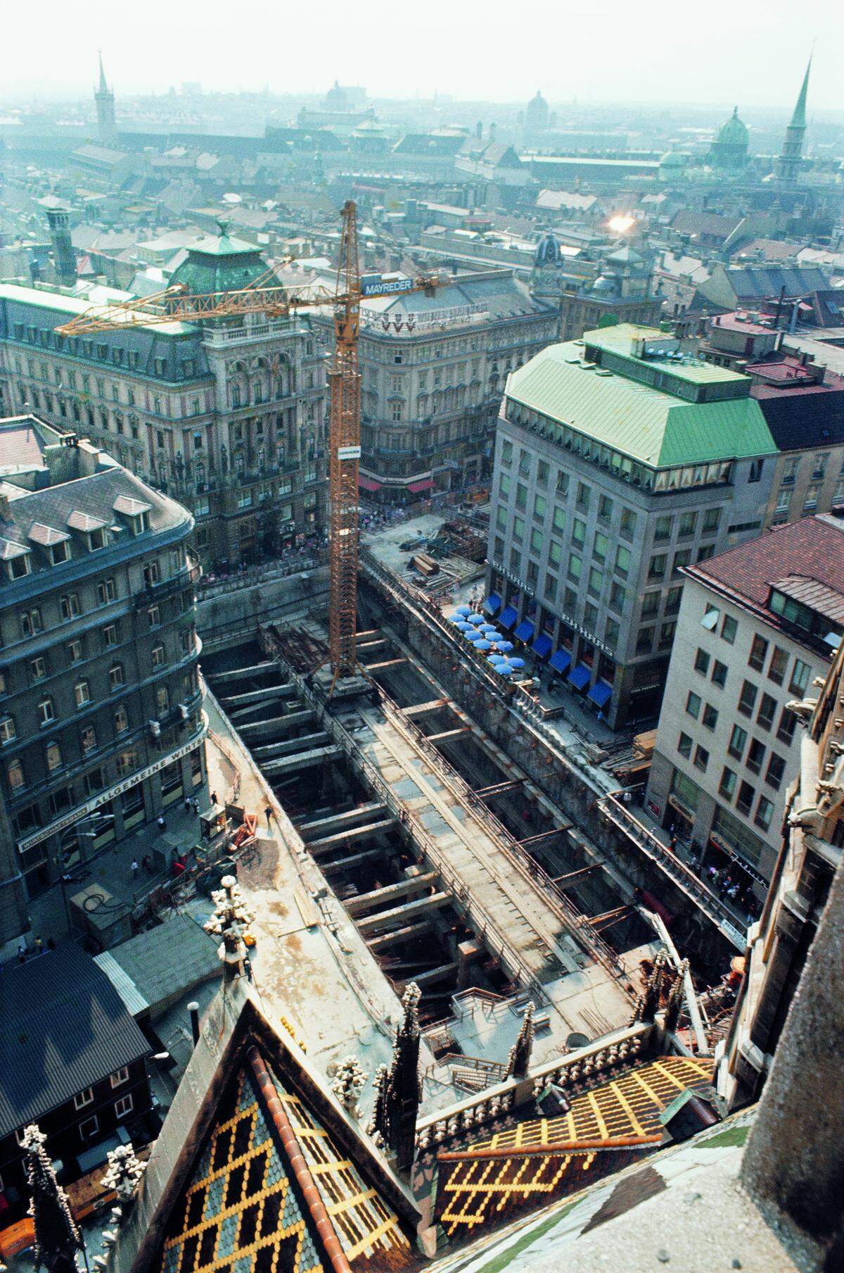 Mit dem Bau der U-Bahn verbunden ist auch die Entstehung der ersten Fußgängerzonen in Wien. Stephansplatz und Kärntner Straße wären ohne den Bau der U1 wohl nicht so verkehrsberuhigt worden.
