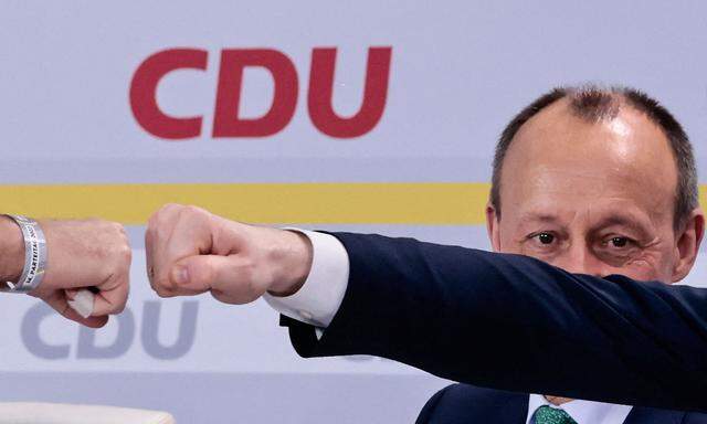Friedrich Merz ist jetzt auch gewählter CDU-Chef. Mario Czaja übernimmt von Paul Ziemiak das Generalsekretariat per Faustgruß.