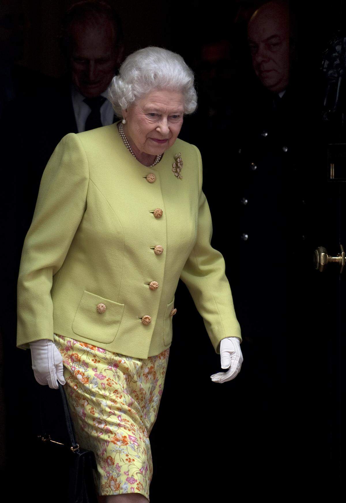 Ohne Hut ist Queen Elizabeth nur selten zu sehen und dann auch eher "not amused".